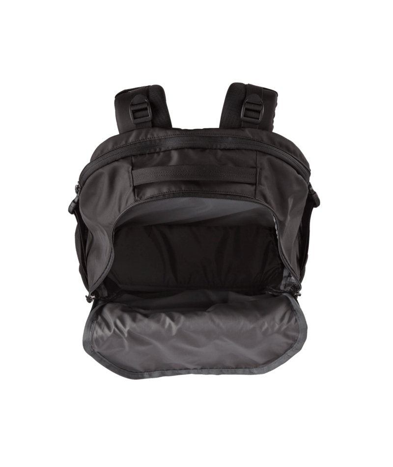 Refugio Daypack 30L in Black | Patagonia Bend